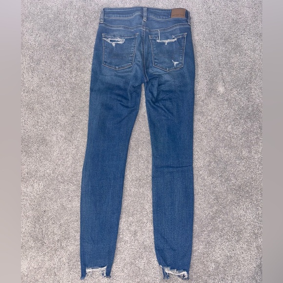 American Eagle Outfitters Women's Dark Blue Ripped Skinny Jeans - Picture 2 of 3